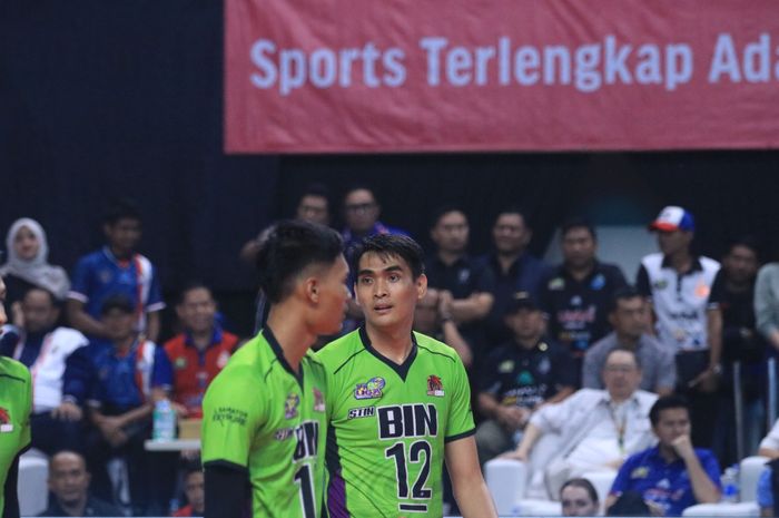 Pemain Jakarta STIN BIN, Rivan Nurmulki, saat menjalani laga lanjutan pekan keenam Proliga 2024