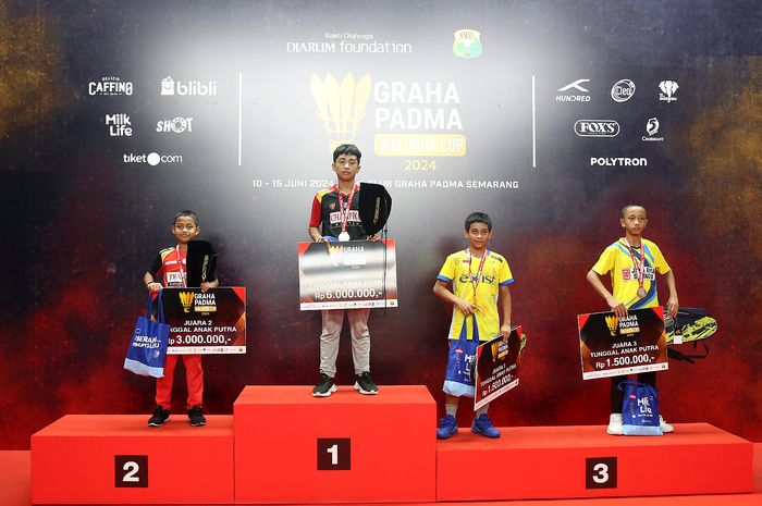 Podium tunggal anak putra pada Graha Padma Walikota Cup 2024 di GOR Graha Padma, Semarang, Sabtu (15/6/2024).