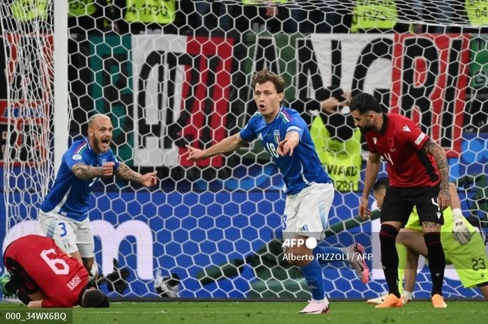 Gelandang Inter Milan, Nicolo Barella, mencetak gol yang mengubah kedudukan menjadi 2-1 bagi Timnas Italia yang membuat menang comeback atas Timnas Albania, Sabtu (15/6/2024) atau Minggu dini hari WIB.