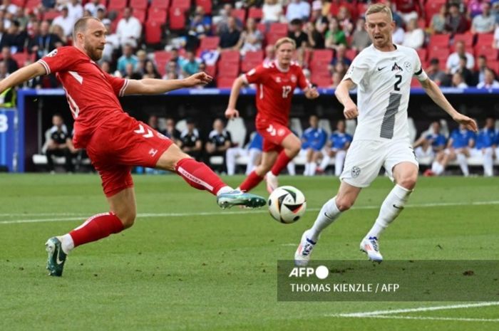 Christian Eriksen mencetak gol untuk Denmark saat melawan Slovenia di Grup C EURO 2024, Minggu (16/6/2024) di Stuttgart.