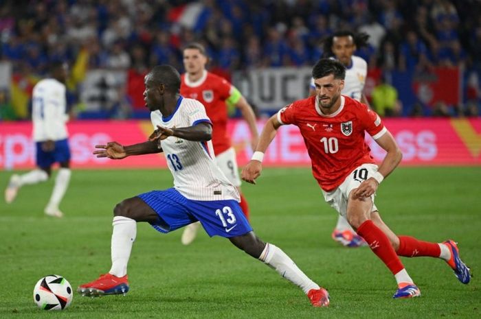 N'Golo Kante beraksi dalam laga Prancis vs Austria pada laga pembuka fase grup EURO 2024.