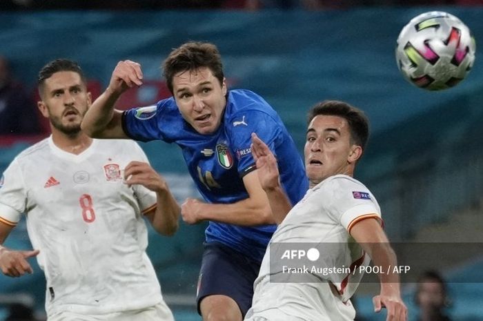 Liverpool dinilai lebih baik memulangkan Si Anak Hilang ke Anfield daripada mendatangkan Federico Chiesa dari Juventus.