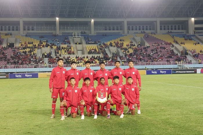 Skuad Timnas U-16 Indonesia melawan Singapura pada matchday pertama Grup A ASEAN Cup U-16 2024 di Stadion Manahan, Surakarta, Jumat (21/6/2024).