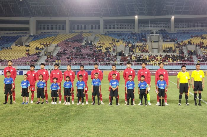 Skuad Timnas U-16 Indonesia melawan Singapura pada matchday pertama Grup A ASEAN Cup U-16 2024 di Stadion Manahan, Surakarta, Jumat (21/6/2024).