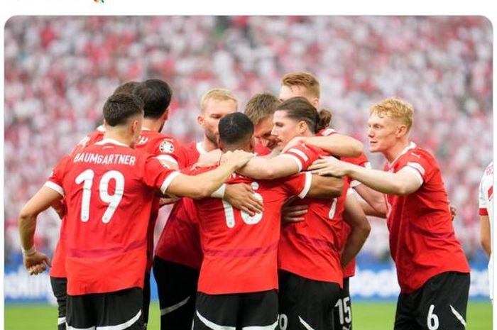 Para pemain Timnas Austria merayakan gol ke gawang Timnas Polandia pada laga Grup D Euro 2024.