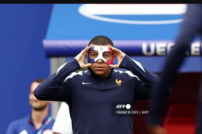 Kylian Mbappe dipastikan memulai laga timnas Belanda vs Prancis dari bangku cadangan dan diharuskan memakai topeng pelindung.