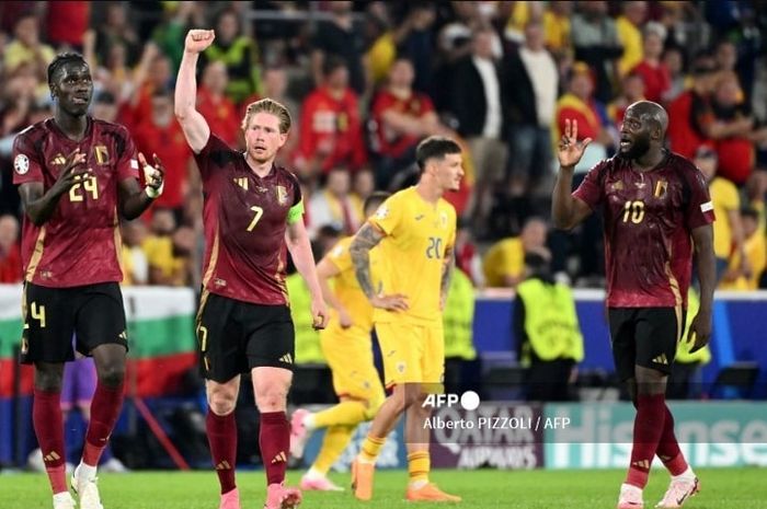 Kevin De Bruyne (7) merayakan golnya untuk timnas Belgia ke gawang Rumania di laga fase grup Euro 2024 (22/6/2024). Semua peserta di Grup E terlibat persaingan sengit dengan sama-sama meraup 3 poin.