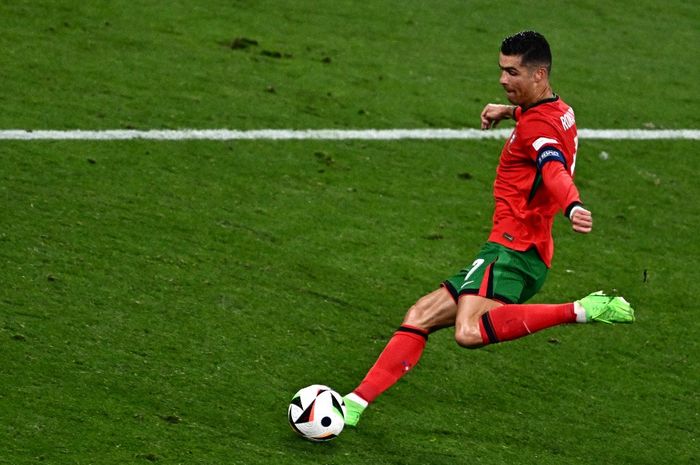 Cristiano Ronaldo menyaksikan Euro 2024 sebagai turnamen terkutuk karena menghentikan rekor 20 tahunnya.