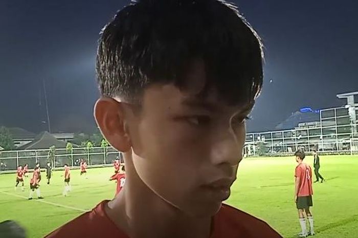 Pemain timnas U-16 Filipina, Syqula Veloso saat berlatih di Lapangan Blulukan, Colomadu, Karanganyar pada Minggu (23/6/2024).