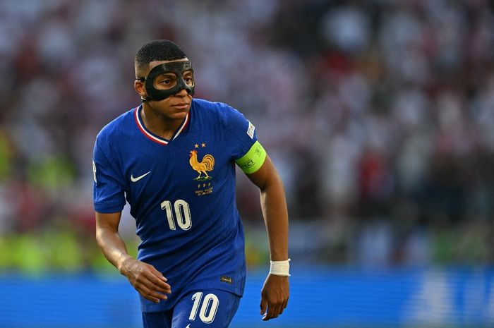 Aksi Kylian Mbappe saat Prancis bermain imbang 1-1 dengan Polandia pada penyisihan grup EURO 2024.