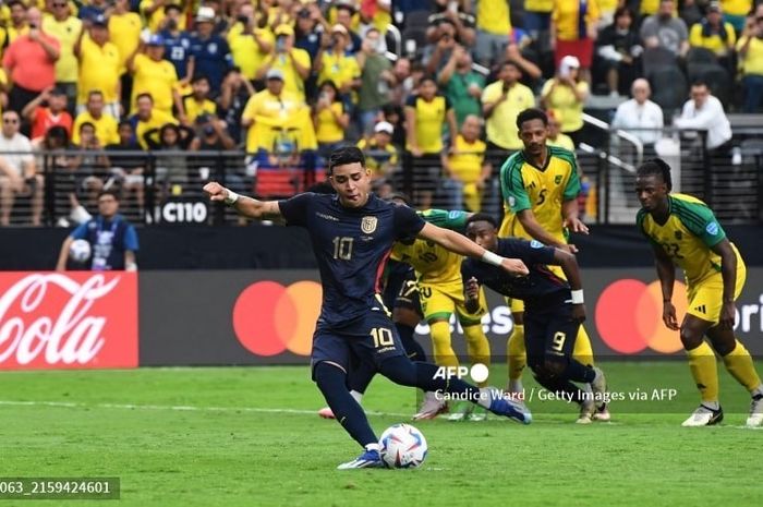 Wonderkid Chelsea, Kendry Paez, turut mencatatkan namanya di papan skor ketika Ekuador melibas Jamaika 3-1 dalam matchday 2 Grup B Copa America 2024 (26/6/2024).