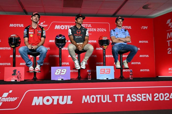 Ki-ka: Francesco Bagnaia, Jorge Martin, dan Marc Marquez saat konferensi pers pra-event dari seri MotoGP Belanda di Sirkuit Assen, Assen, Belanda, 27 Juni 2024.