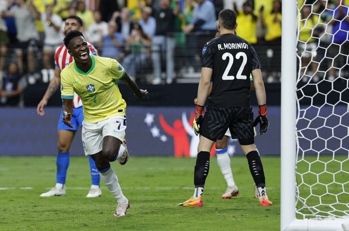 Selebrasi penyerang Timnas Brasil, Vinicius Junior, usai menjebol gawang Paraguay pada matchday kedua Grup D Copa America 2024, Sabtu (29/6/2024) pagi WIB.