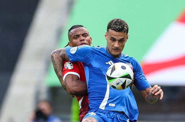 Gianluca Scamacca dalam laga timnas Italia vs Swiss di babak 16 besar Euro 2024 (29/6/2024).