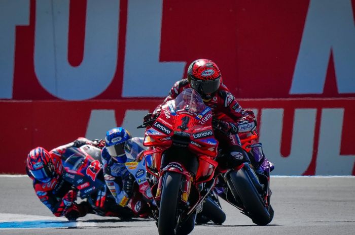 Francesco Bagnaia (Ducati) saat memimpin balapan Sprint MotoGP Belanda 2024 di Sirkuit Assen, Belanda, Sabtu, (29/6/2024).