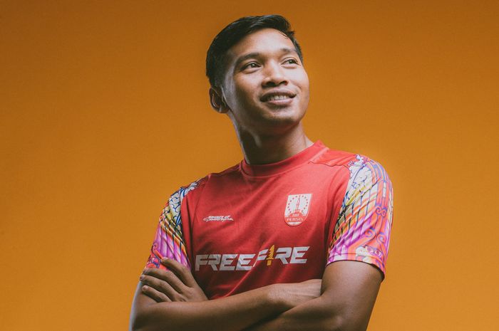 Persis Solo resmi kembali memperkenalkan pemain belakang yakni Mochammad Zaenuri untuk mengarungi Liga 1 2024/2024.