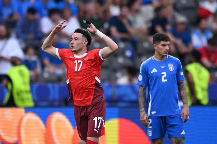 Selebrasi pemain Swiss, Ruben Vargas, usai menjebol gawang Italia pada babak 16 besar EURO 2024.