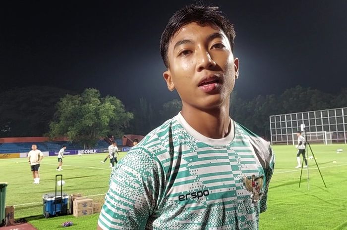 Pemain timnas U-16 Indonesia, I Putu Panji Apriawan di official training menjelang lawan Australia di semifinal ASEAN CUP U-16 2024 di Lapangan UNS, Solo, Minggu (30/6/2024).