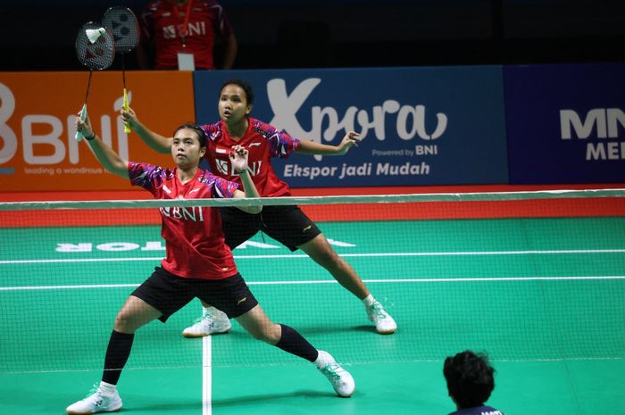 Pasangan ganda putri, Isyana Syahira Meida/Rinjani Kwinara Nastine, membawa Indonesia menang 4-1 atas India pada laga terakhir Grup C Kejuaraan Asia Junior 2024 di GOR Amongrogo, Yogyakarta, Minggu (30/6/2024).