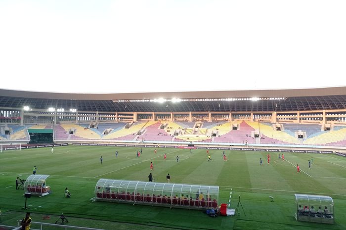 Vietnam vs Thailand pada laga semifinal ASEAN Cup U-16 2024 di Stadion Manahan Solo, Jawa Tengah, Senin (1/6/2024).