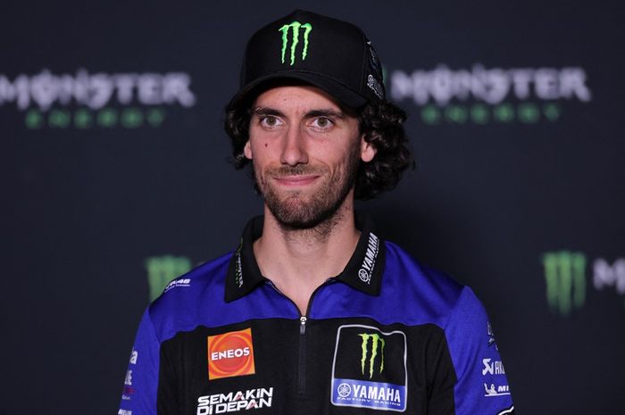 Pembalap Monster Energy Yamaha, Alex Rins, berpose pada konferensi pers menjeleng MotoGP Catalunya 2024 , 23 Mei 2024.