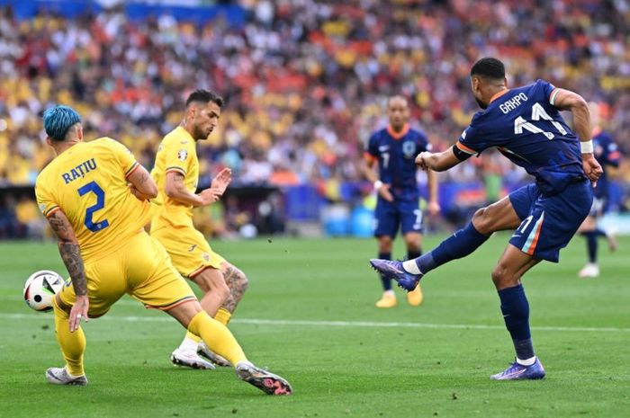 Cody Gakpo mencetak gol untuk Belanda ke gawang Rumania pada babak 16 besar EURO 2024.