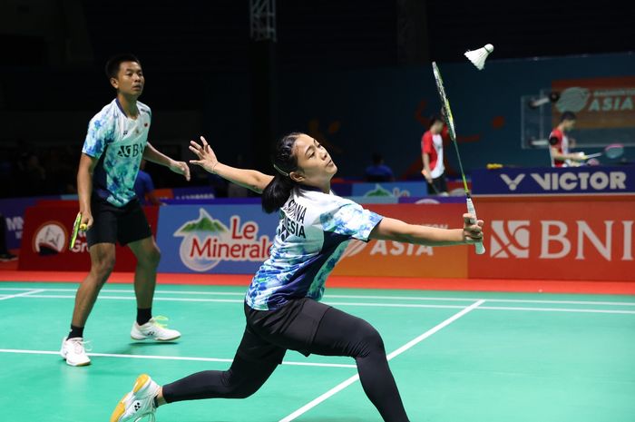 Ganda campuran Indonesia, M. Nawaf Khoiriyansyah/Luna Rianty Saffana, saat tampil pada babak 64 besar Kejuaraan Asia Junior 2024 di Yogyakarta, 3 Juli 2024.