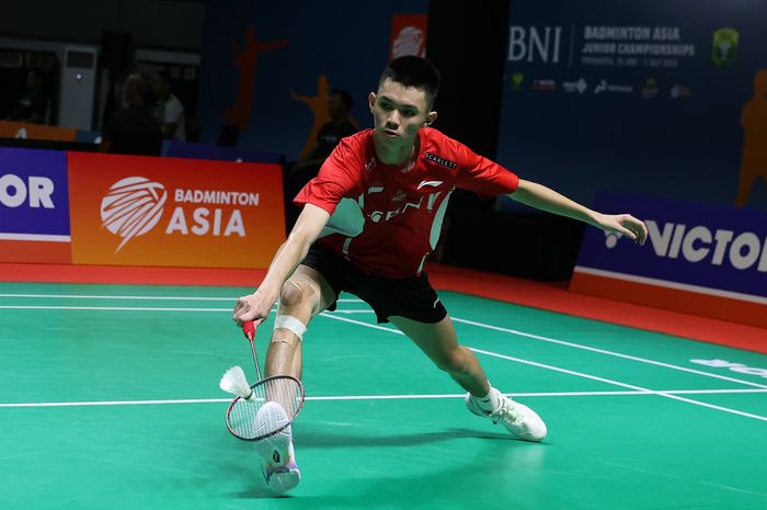 Tunggal putra Indonesia, Richi Duta Richardo saat beraksi pada babak 32 besar Kejuaraan Asia Junior 2024 di GOR Among Raga, Yogyakarta, Kamis (4/7/2024).