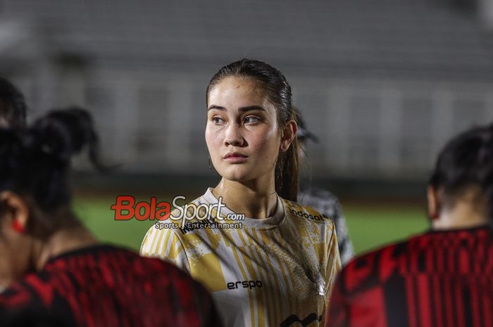 Sydney Hopper saat berlatih bersama timnas wanita Indonesia di Stadion Madya, Senayan, Jakarta,  Jumat (5/7/2024).