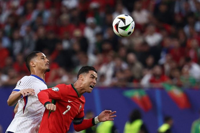 Aksi megabintang Timnas Portugal, Cristiano Ronaldo, dalam laga melawan Prancis pada babak perempat final EURO 2024 di Volksparkstadion, Jumat (5/7/2024).