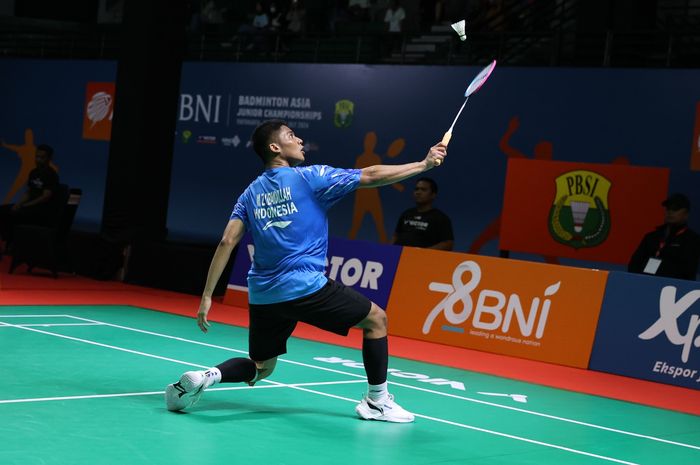 Aksi tunggal putra Indonesia, Moh Zaki Ubaidillah atau Ubed pada perempat final Kejuaraan Asia Junior 2024