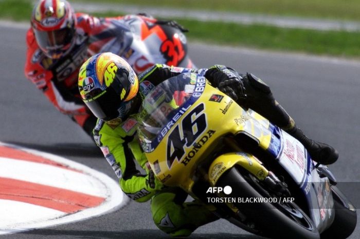 Valentino Rossi meraih kemenangan pertamanya di kelas utama balap motor Grand Prix pada 9 Juli 2000 di GP Inggris.