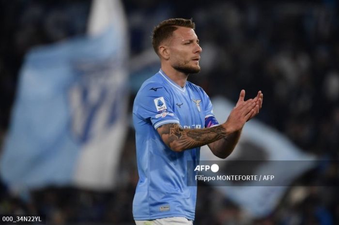 Striker Ciro Immobile memperkuat Lazio dalam laga Liga Italia melawan Juventus, 30 Maret 2024 di Stadion Olimpico, Roma.