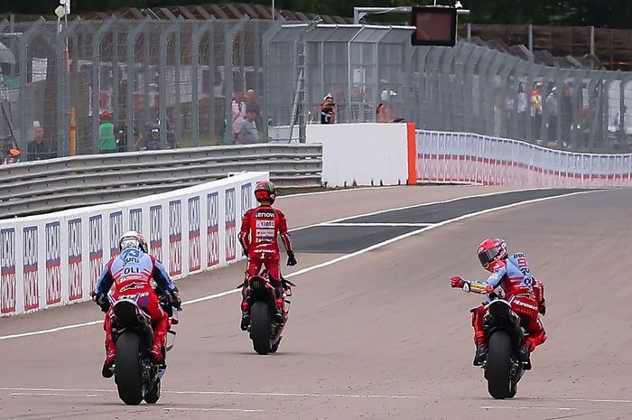 Eks pembalap, Neil Hodgson membahas kritikan Francesco Bagnaia yang turut menyeret Marc Marquez.