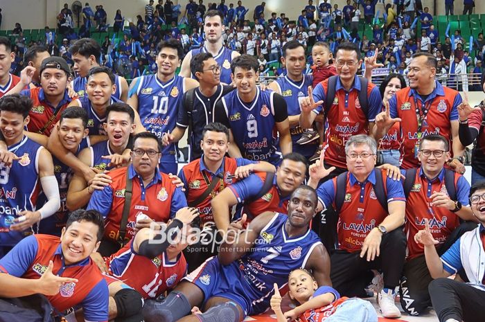 Tim Jakarta LavAni Allo Bank Electric berselebrasi atas keberhasilan mereka melaju ke Grand Final Proliga 2024, Jumat (12/7/2024)