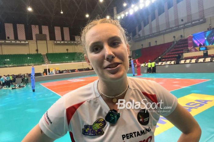 Opposite asing Jakarta Pertamina Enduro, Polina Shemanova, berbicara setelah pertandingan antara timnya dan Jakarta Pertamina Enduro di putaran kedua babak final four Proliga 2024 di Semarang, Jawa Tengah, 13 Juli 2024.