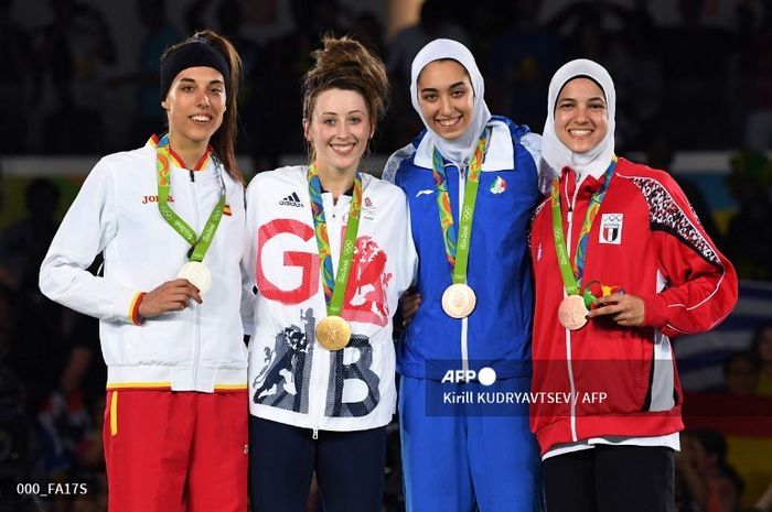 Para peraih medali taekwondo di Olimpiade Rio 2016, (ki-ka) Eva Calvo Gomez (Spanyol), Jade Jones Britania Raya), and Kimia Alizadeh Zenoorin (Iran) dan Hedaya Wahba (Mesir) di kategori -57kg putri.