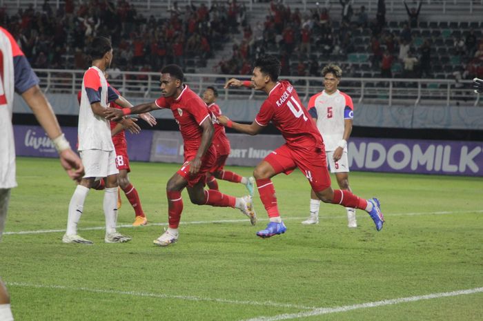 Iqbal Gwijangge mencetak gol pada laga timnas U-19 Indonesia vs Filipina di ASEAN Cup U-19 2024, RAbu (17/7/2024).