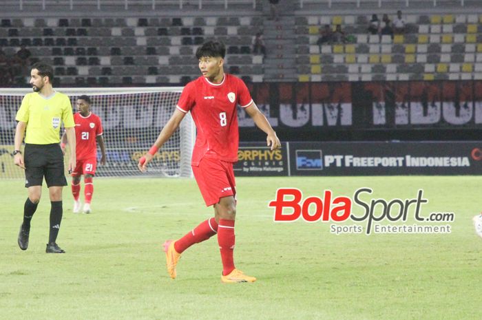 Penyerang Timnas U-19 Indonesia Arkhan Kaka saat berlaga di Stadion Gelora Bung Tomo, Surabaya, Jawa Timur, Rabu (17/7/2024) malam.