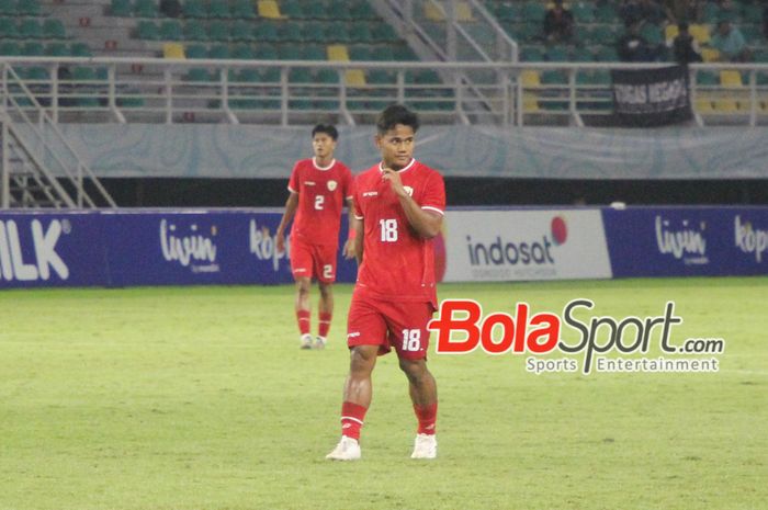 Pemain Timnas U-19 Indonesia Toni Firmansyah di Stadion Gelora Bung Tomo, Surabaya, Jawa Timur, Rabu (17/7/2024) malam.