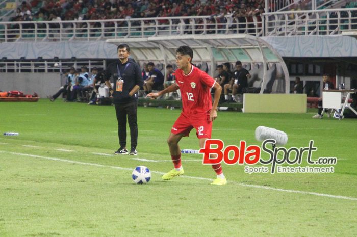 Aksi Individual Pemain Timnas Indonesia Welber Jardim di Stadion Gelora Bung Tomo, Surabaya, Jawa Timur, Rabu (17/7/2024) malam.