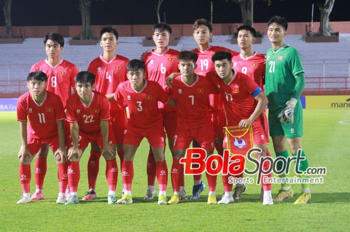 Skuad Vietnam saat melawan Myanmar di ASEAN Cup U-19 2024, Kamis (18/7/2024) malam. 