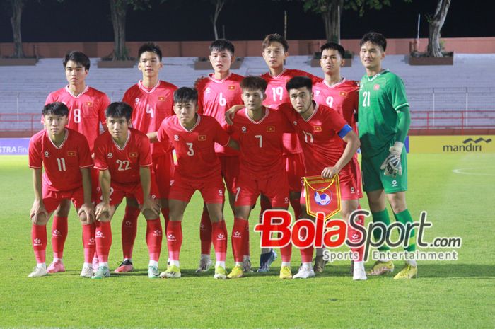 Skuad Vietnam saat melawan Myanmar di ASEAN Cup U-19 2024, Kamis (18/7/2024) malam. 