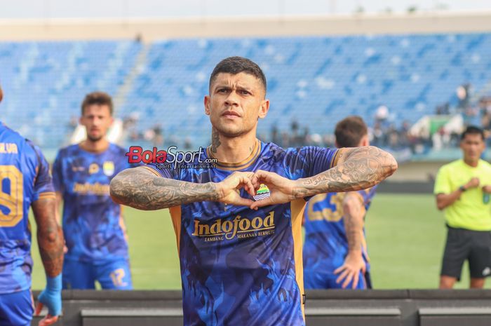 Ciro Alves sedang melakukan selebrasi seusai mencetak gol dalam laga pembuka Piala Presiden 2024 antara Persib Bandung versus PSM Makassar di Stadion Si Jalak Harupat, Bandung, Jawa Barat, Jumat (19/7/2024).