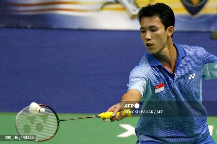 Aksi pebulu tangkis tunggal putra Singapura, Ronald Susilo saat tampil pada ajang Malaysia Open 2007