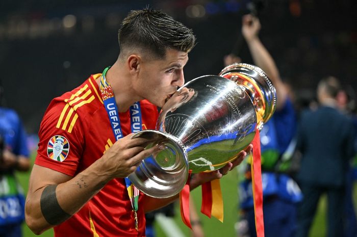 Alvaro Morata dan Rodri telah dijatuhi hukuman oleh UEFA akibat nyanyian yang dianggap melecehkan kedaulatan Gibraltar saat pesta juara Euro 2024.