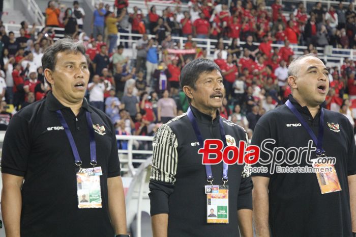 Pelatih timnas U-19 Indonesia Indra Sjafri saat menghadapi timnas U-19 Kamboja pada matchday kedua Grup A ASEAN Cup U-19 2024 di Stadion Gelora Bung Tomo (GBT), Surabaya, Sabtu (20/7/2024).