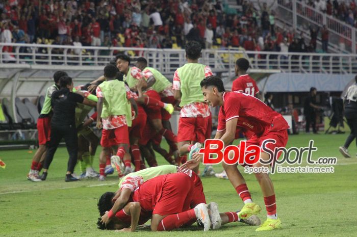 Selebrasi gol timnas U-19 Indonesia ke gawang Kamboja pada laga kedua grup A ASEAN Cup U-19 2024 di Stadion Gelora Bung Tomo, Surabaya, Sabtu (20/7/2024)