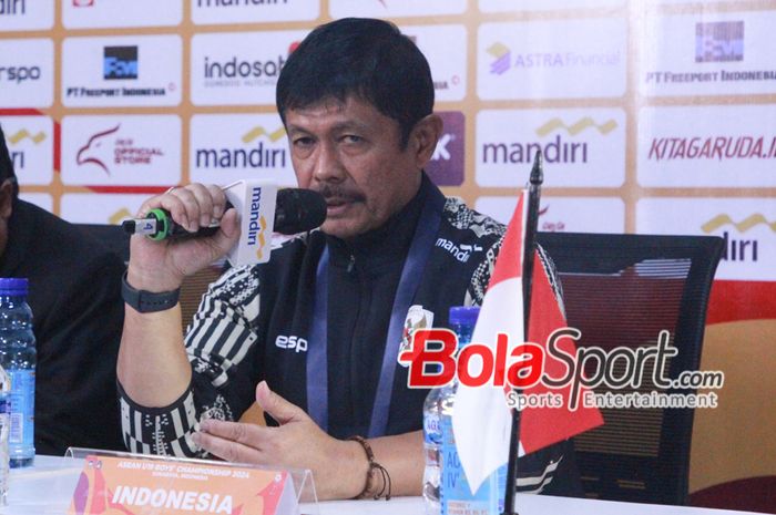 Pelatih Timnas U-19 Indonesia, Indra Sjafri, dalam sesi jumpa pers usai laga melawan Timnas u-19 Kamboja.