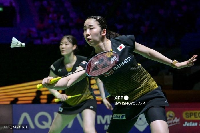 Ganda putri Jepang, Mayu Matsumoto/Wakana Nagahara, saat tampil pada Indonesia Open 2024